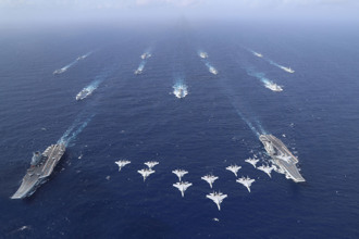 陸雙航母穿越第二島鏈  艦載機起降逾千次 前艦長曝玄機