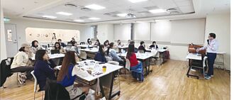 擺渡 今登錄創櫃板