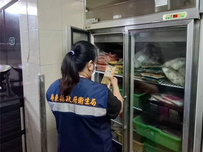 針對疑似食物中毒案，屏東縣衛生局表示，台東團的用餐時序比新北團早一天，而凱薩經完成清消後，已於25日恢復供餐，全案持續追查中。（屏縣府提供／謝佳潾屏東傳真）