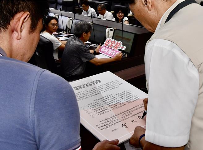 台南市消防局今天成立專屬安全衛生管理體系，強化消防同仁於勤務期間全方位照護。（消防局提供／曹婷婷台南傳真）