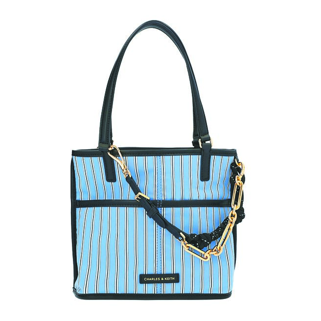 CHARLES & KEITH Addison 繩結條紋手提包，2790 元。（CHARLES & KEITH提供）