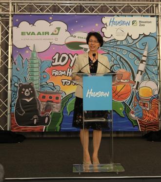 長榮航空飛航休士頓10周年 載客率達9成！貿易成長飆10倍