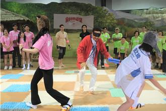 66歲徐乃麟矇眼抓嫩妹！五分鐘累到投降、冒冷汗