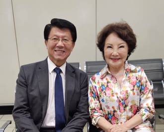 獨家》楊燕高鐵巧遇謝龍介變粉絲！一見本尊驚呼「比電視帥太多」