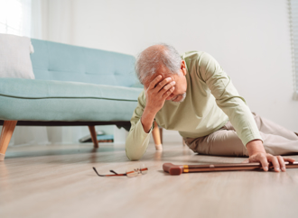 68岁男跌倒送急诊 为1事签自动离院书 医护全傻眼