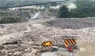 冷心低壓挾帶雷雨！南投東埔土石流爆發　聯外道路中斷民眾受困