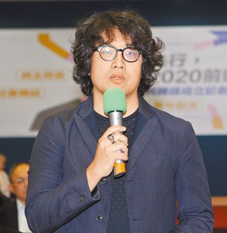 青鳥頻獵巫公審拍照路人 沈伯洋大讚：有警覺是好事