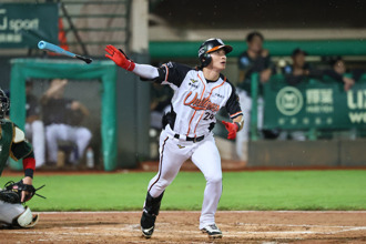 中職》陳傑憲6打點率獅咬雄鷹！封王最快29日見真章