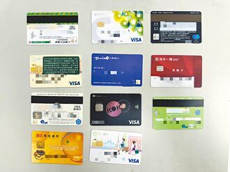 移動式提款機 2大馬男被搜出18張卡