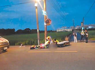 桃園酒後雙載撞電桿 2高中生不治