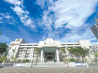 英女稱遭設局運毒 判16年