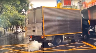 離譜畫面曝光！貨車疑毒駕連掃4車肇逃 逆撞害死聯結車司機