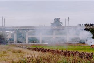 稻作收割期別再燒稻草 苗栗縣免費提供分解菌 10據點領取