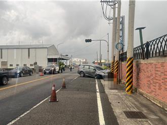 高雄岡山車禍！駕駛超車自撞變電箱　4戶停電賠慘了