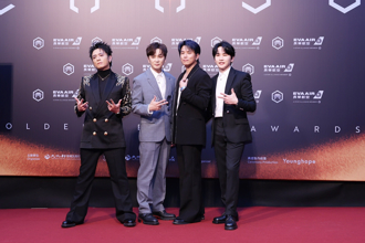 金曲36》Energy來了！5缺1全場尖叫 喊話16蹲上台領獎