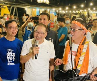 「2025新北河海音樂季」搖滾登場！侯友宜秀歌聲陪萬人嗨翻淡水