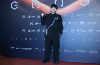 金曲36》 陳以恆奪「最佳台語男歌手」嗨喊：台灣獨立音樂萬歲