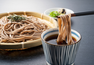 日本正妹「30秒一口吞麵影片」網瘋傳 1詭異處瀏覽量飆破4千萬