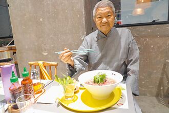 蔡瀾精通7語 美食搭台港橋梁