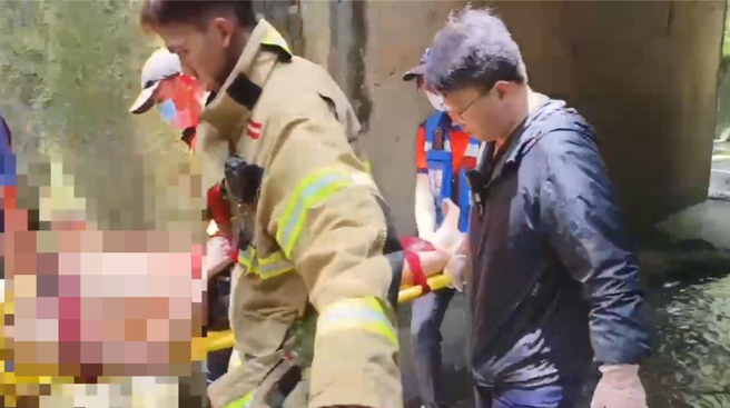 陈姓男子追求不成持刀攻击女方后，跑到山区自焚跳山沟自杀，获救时不断哀号。（读者提供／程炳璋台南传真）