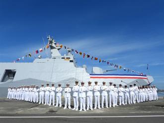 沱江军舰成军10周年 眷属共享荣耀