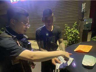 男子酒后遗失20万元吓醒 中坜警找店家沿徒调画面寻返