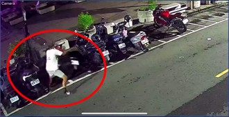 檔車停一中街遭怪咖推倒破壞　車主怨「抓不到人」 監視器曝光