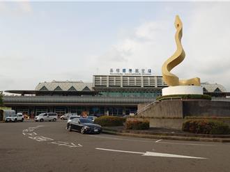 雷雨狂炸高雄！小港機場「地面作業」急喊卡 12航班受影響