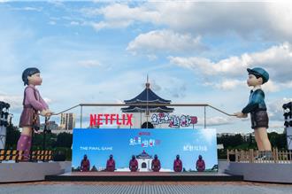 巨大英熙現身台北！阿KEN扮李炳憲 女神一粒闖關秒認會領便當