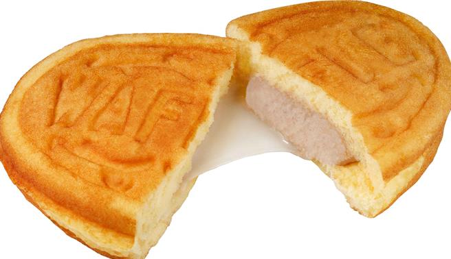 全家SOHOT炎選新推「芋頭拔絲瓦福」35元，即日起至7月8日現烤點心享任2件88折。（全家提供／朱世凱台北傳真）