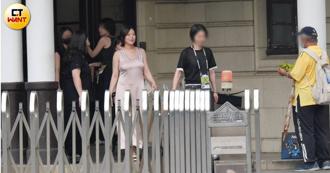 劉品言頂5個月孕肚燦笑現身　老公連晨翔專車接送愛妻