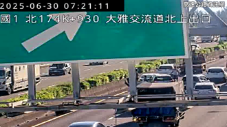 國1北上中清交流道「客運追撞4車」 駕駛請注意車流路況