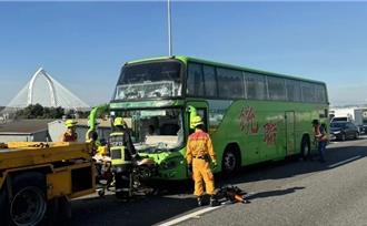国1台中大雅段车祸5车碰撞　客运驾驶脚伤送医