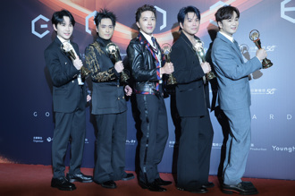 Energy奪獎遭酸「閃兵」！ 天團嫂親上火線11字直球反擊