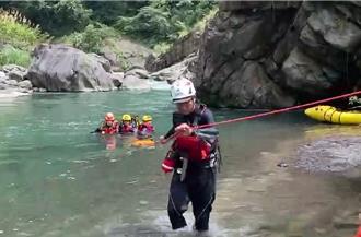 新竹五峰激流泛舟翻船 38歲男遭吸入暗流喪命