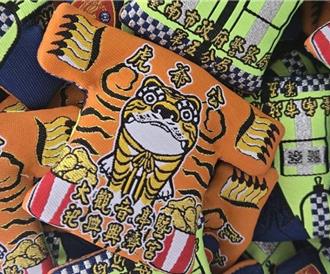 保佑学童交通安全 台南警联名寺庙推虎爷小神衣御守