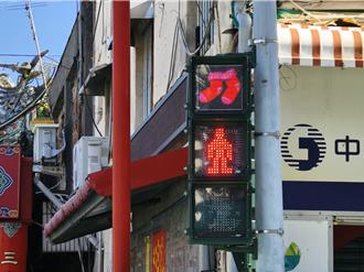 彰化社頭新亮點！襪子、芭樂變身紅綠燈 在地特色超吸睛