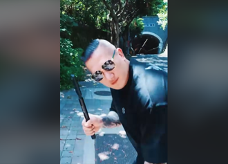 「大展鴻圖加自強隧道」 館長開戰青鳥：吃X吧