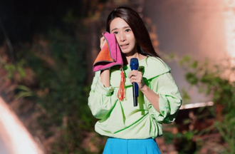 田馥甄巡演穿「泳衣」上陣！封〈才二十三〉年度歌曲 提醒：珍惜當下