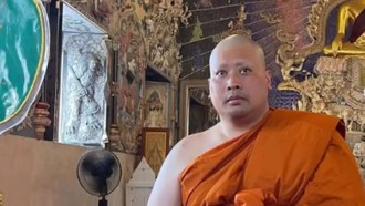 泰王「被放逐儿子」逆袭未成！ 寺庙遭包围并驱逐出境