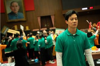 薛仕凌加入立法院全武行！被小豬撲滿砸頭訴苦：真的沒在客氣