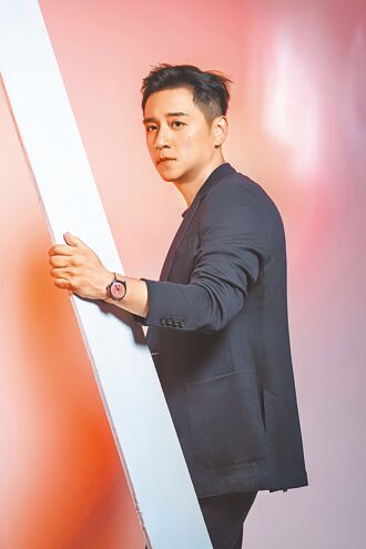 胖瘦由導演 鄭人碩樂當工具人