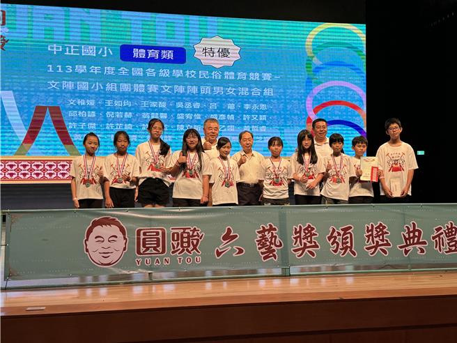 已邁入第4屆的金門「圓頭六藝獎」今（30）日下午在文化局演藝廳隆重舉行頒獎典禮。（于家麒攝）