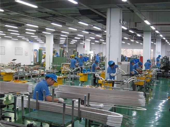 经济部公布「2024年外销订单海外生产实况调查」，虽大陆占比降至33％新低，但台商新设产线，却看好大陆而多出5个百分点。(资料照)