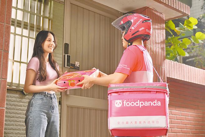 暑假打工潮來了，今年平均時薪近210元，創史上新高，外送也是打工選項之一。（本報資料照片）