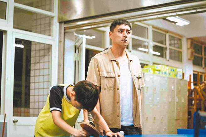 郑人硕（右）演出的电影《乒乓男孩》将在艺术电影院「中山73」放映。（海鹏提供）