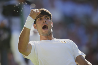 溫布頓》和38歲準退役老將打滿5盤 衛冕者阿卡瑞茲辛苦晉級