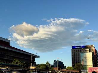 大台北天空飄「幽浮雲」天龍人搶拍 氣象署解釋了