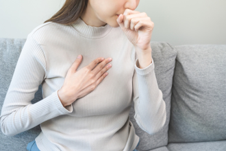 台南傳今年首例百日咳家庭群聚 女兒咳不停確診、8旬母也中