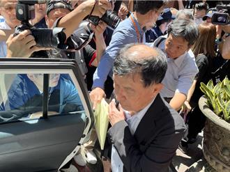 彭振聲妻輕生亡  民眾黨動員北檢抗議    警勸：前往意見表達區